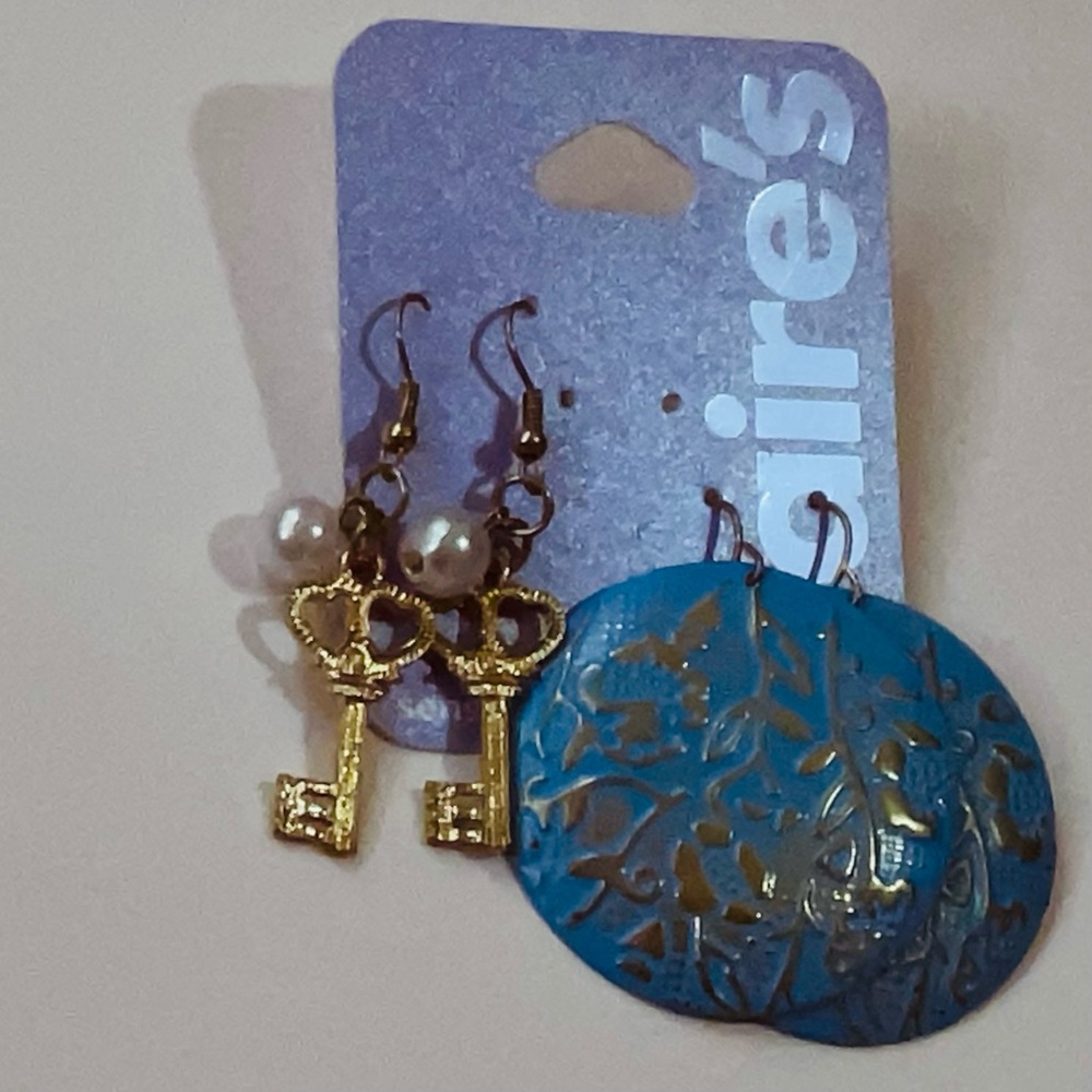 Claire’s Set of 2 Keys & Blue Dangle Earrings.